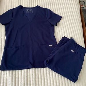 Size small women’s FIGS in navy.